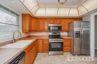 6338 21st St N in St. Petersburg, FL - Foto de edificio - Building Photo