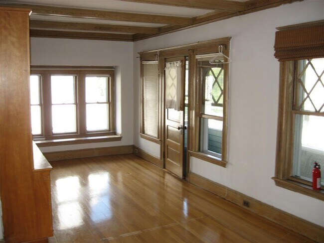 34 Leonard St, Unit 1 in Somerville, MA - Building Photo - Building Photo