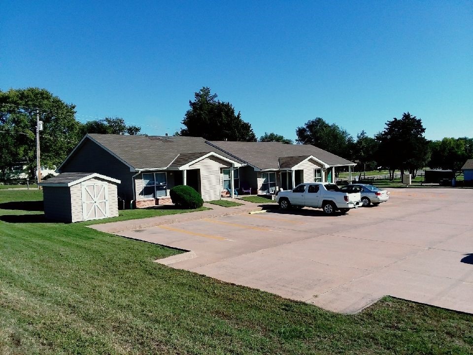 North Pine Apartments in Solomon, KS - Foto de edificio