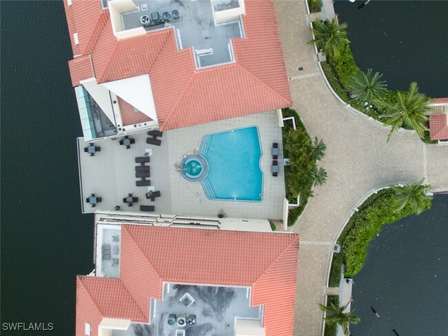 4400 Gulf Shore Blvd N in Naples, FL - Foto de edificio - Building Photo