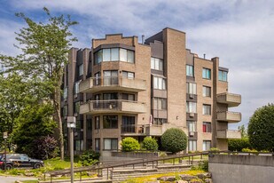 4000-4002 Des Sources Boul in Dollard-des-Ormeaux, QC - Building Photo