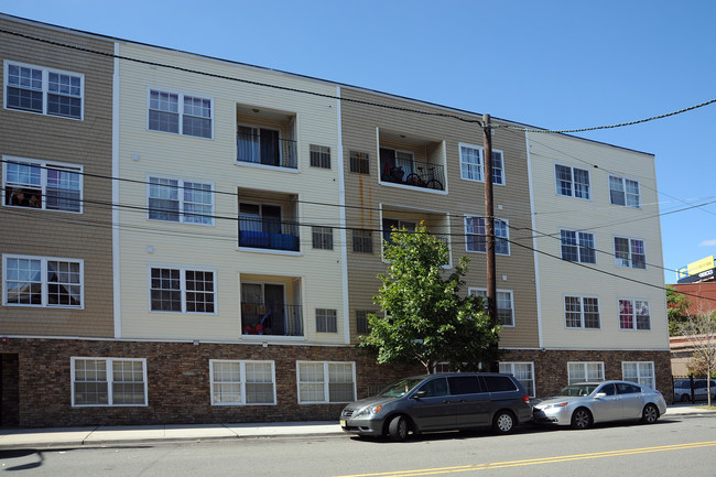 201 Market St in Passaic, NJ - Building Photo - Building Photo