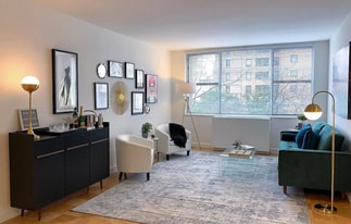 235 W 72nd St in New York, NY - Building Photo