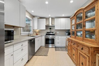 6 Lincoln Ave in East Hampton, NY - Building Photo - Building Photo