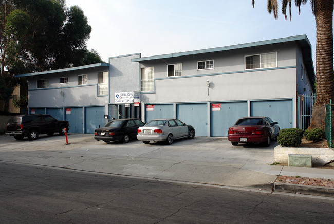 821 N Eucalyptus Ave ( 216 W Plymouth St ) in Inglewood, CA - Foto de edificio - Building Photo