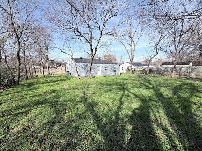 710 N Rusk St in Weatherford, TX - Building Photo - Building Photo