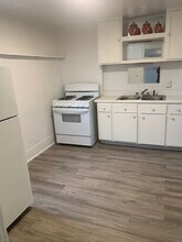 311 Lee St W, Unit E in Charleston, WV - Building Photo - Building Photo