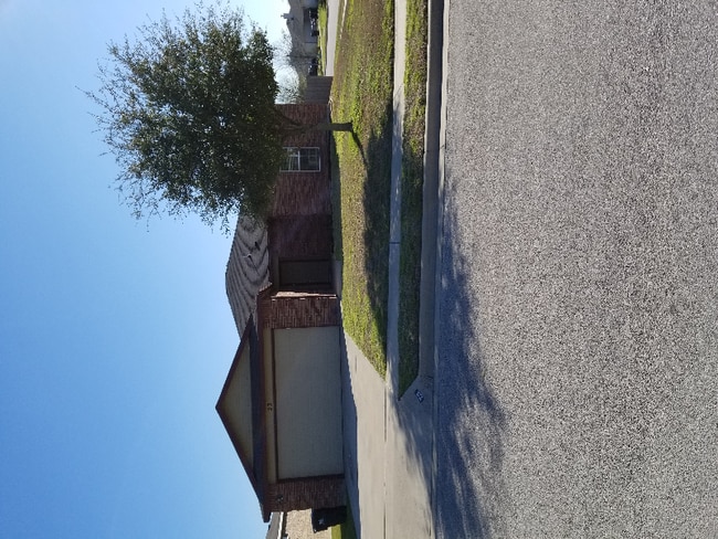 23 McFaddan Ln