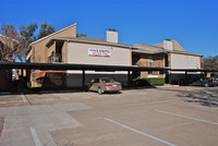 Amesbury Plaza Apartments in Dallas, TX - Foto de edificio - Building Photo