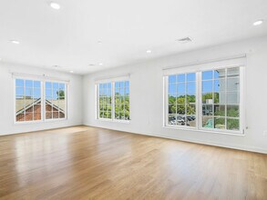 1040 Boston Post Rd in Darien, CT - Building Photo - Building Photo