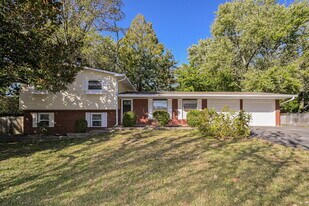 3935 Parker Rd in Florissant, MO - Building Photo