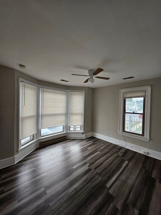 202 W Howard St in Hagerstown, MD - Building Photo