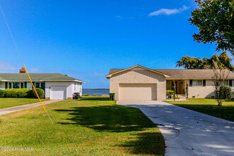 192 Shore Dr in Beaufort, NC - Building Photo - Building Photo