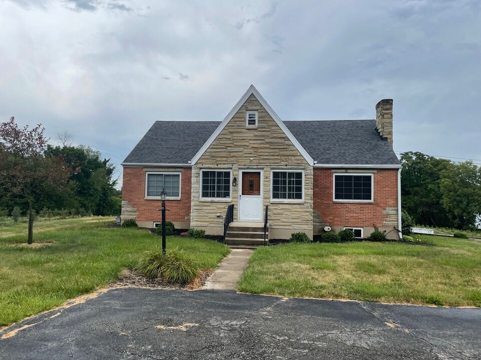 4422 Kemp Rd in Dayton, OH - Foto de edificio