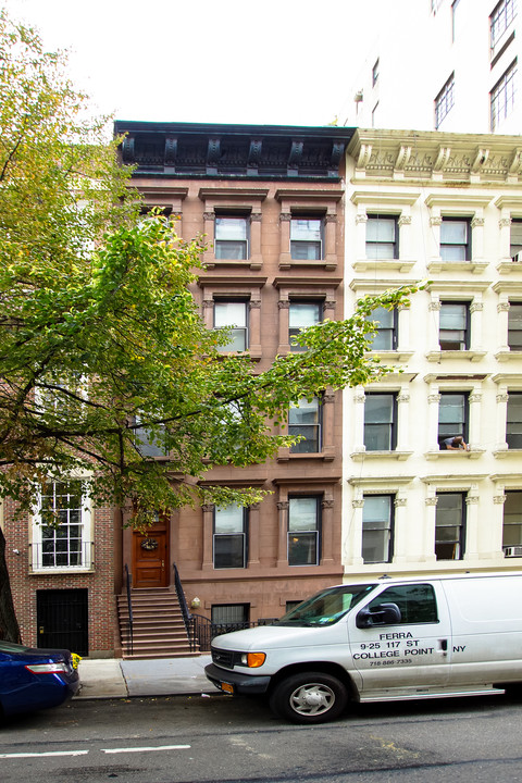 51 E 67th St in New York, NY - Building Photo