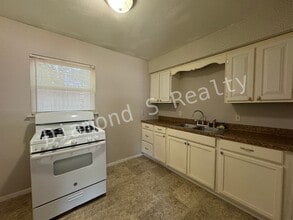 202 E Swiss Ln Ct in Springfield, MO - Foto de edificio - Building Photo