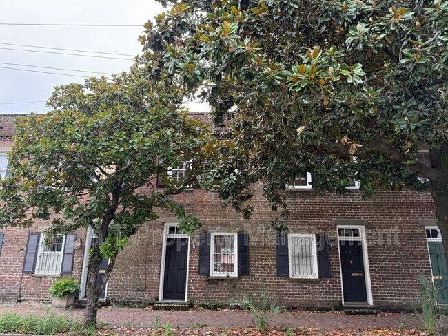 240 Price St in Savannah, GA - Foto de edificio - Building Photo