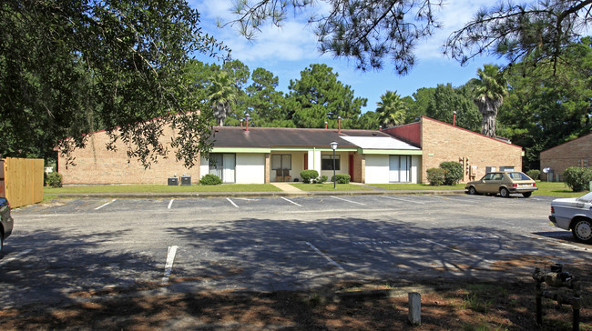 Mystic Woods Condos in Tallahassee, FL - Foto de edificio - Building Photo