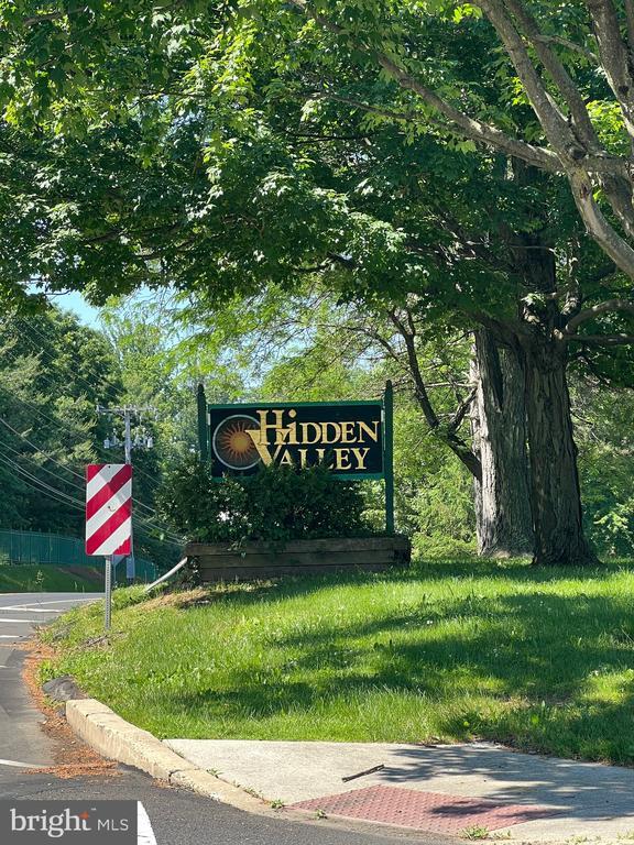 2340 Ebury Ct in Bensalem, PA - Foto de edificio - Building Photo