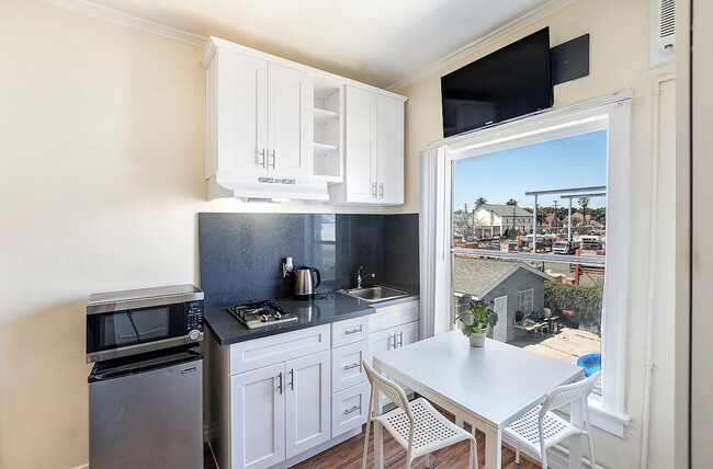 Arthur Emery Apartments in Los Angeles, CA - Building Photo - Building Photo