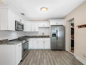 1113 53rd St S in Gulfport, FL - Foto de edificio - Building Photo