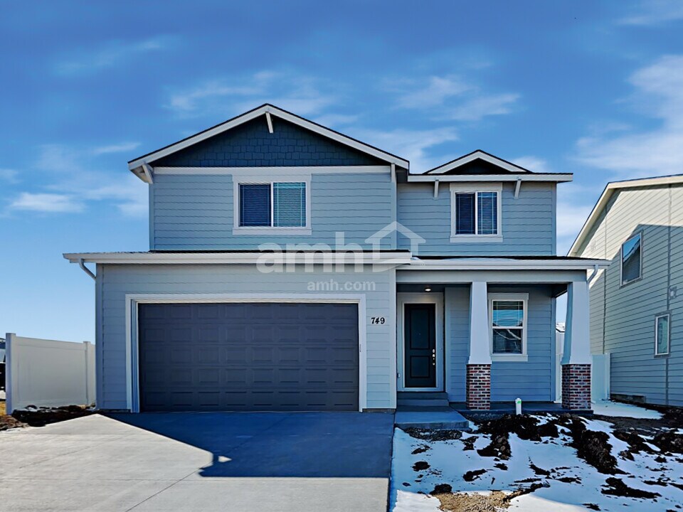 749 S Rocker Ave in Kuna, ID - Building Photo