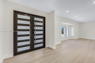 105 Sinclair St SE in Port Charlotte, FL - Foto de edificio - Building Photo