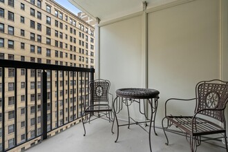 201 E Chestnut St in Chicago, IL - Building Photo - Building Photo