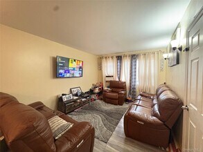 105-24 171st Pl in Queens, NY - Building Photo - Building Photo