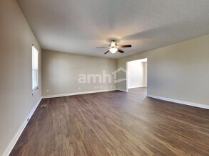 8133 Darlene Ter in Middletown, OH - Foto de edificio - Building Photo