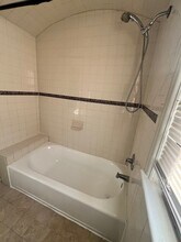 1648 Shelbourne St, Unit 2 in Teaneck, NJ - Foto de edificio - Building Photo