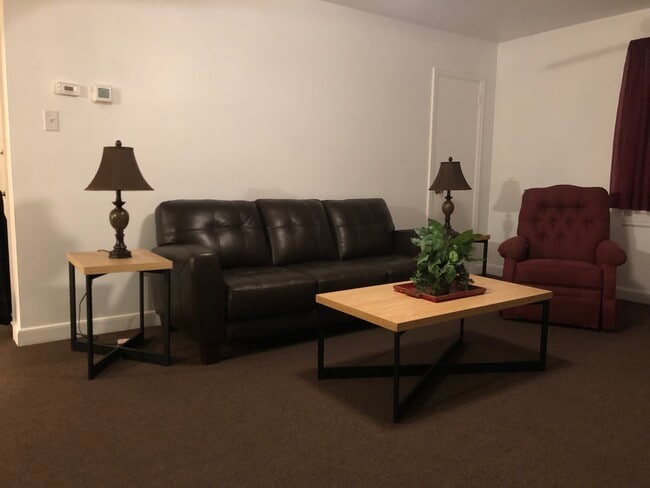 216 Green Ave, Unit 2ndFloor in Lansdowne, PA - Foto de edificio - Building Photo