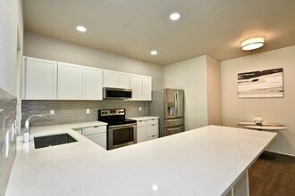 5659 NE Canard Dr in Hillsboro, OR - Building Photo - Building Photo