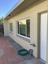 563 4th Ave in Gustine, CA - Building Photo - Building Photo