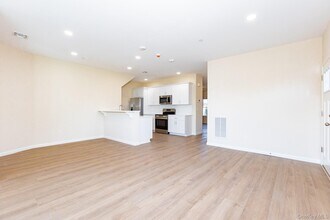 843 Lake Blvd in Lindenhurst, NY - Building Photo - Building Photo