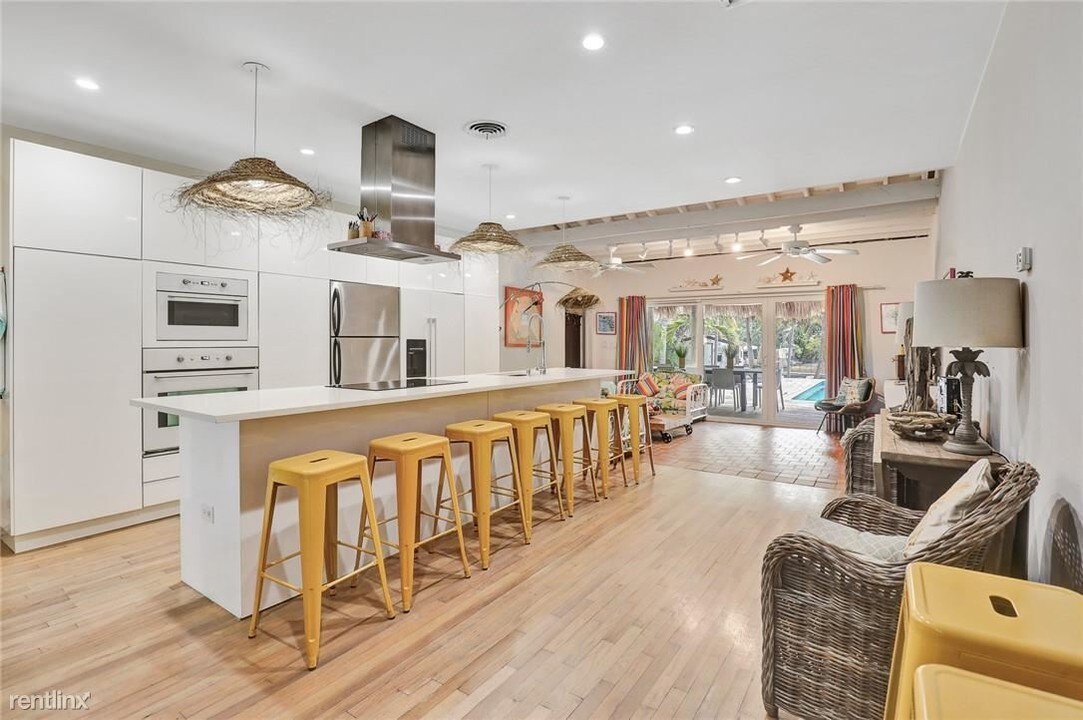 7960 Hawthorne Ave-Unit -# 1 in Miami Beach, FL - Building Photo