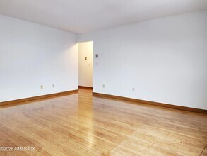 16 Harold Ave, Unit B in Greenwich, CT - Building Photo - Building Photo