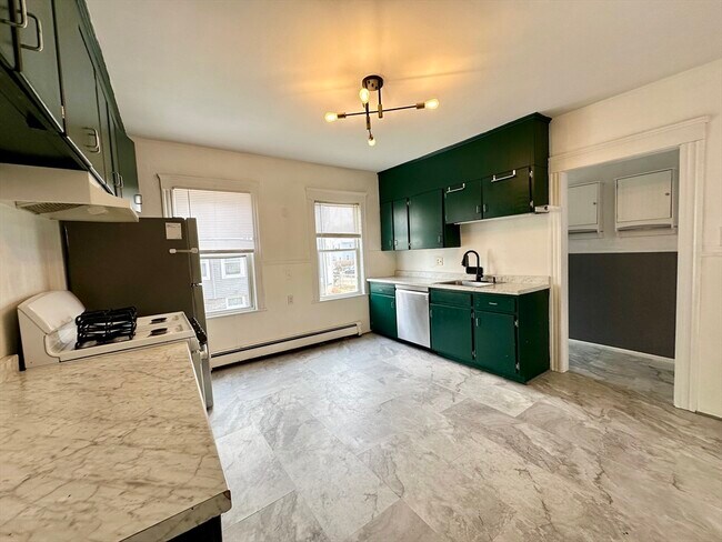 18 Appleton St in Quincy, MA - Building Photo - Building Photo