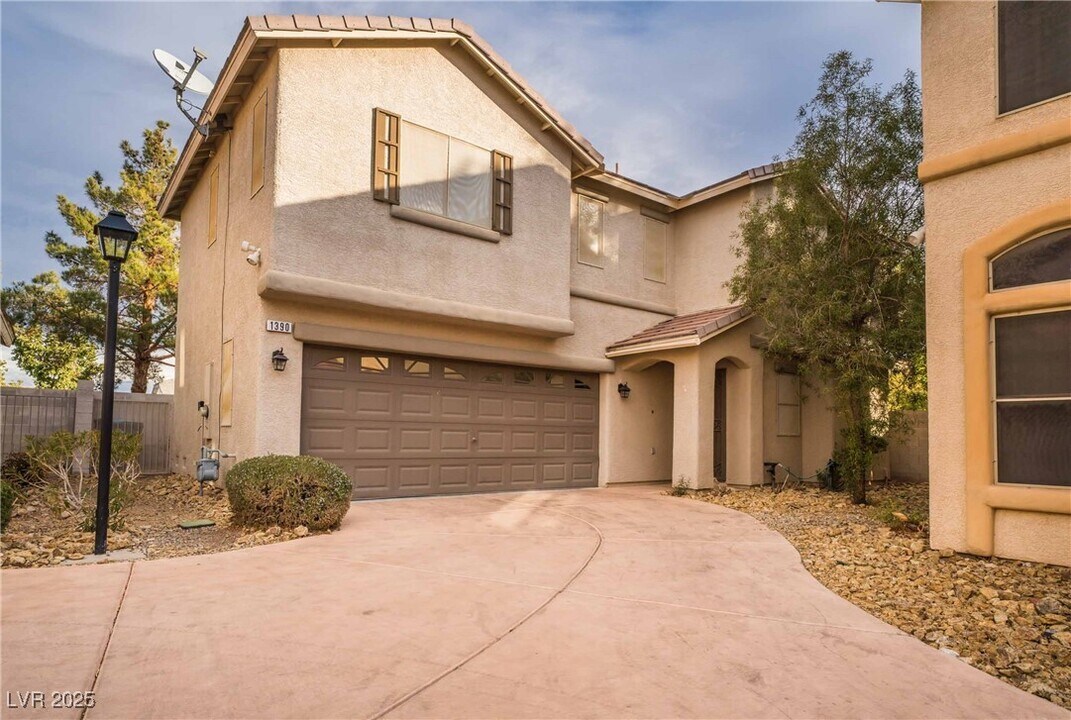 1390 Louisiana Lakes Ave in Las Vegas, NV - Building Photo