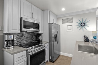 613 Avenida de la Plata in Thousand Oaks, CA - Building Photo - Building Photo