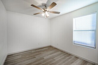 2210 N Ave N in Lubbock, TX - Foto de edificio - Building Photo