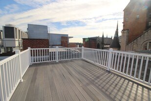 8 W Madison St in Baltimore, MD - Building Photo