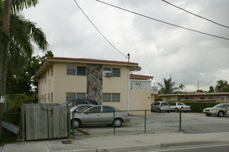 402 NW 57th Ave in Miami, FL - Building Photo - Building Photo