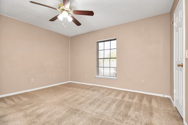 8723 Rocky Valley Dr in Houston, TX - Foto de edificio - Building Photo