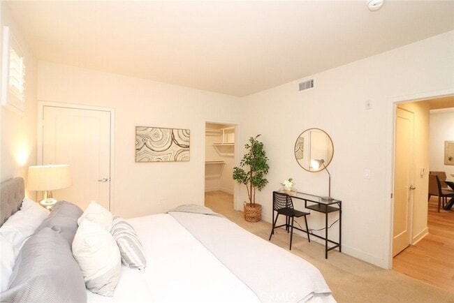 436 S Virgil Ave, Unit 314 in Los Angeles, CA - Foto de edificio - Building Photo