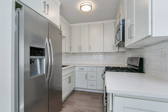 2895 W 11th St, Unit 5 in Los Angeles, CA - Building Photo - Building Photo