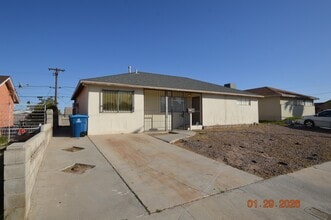 716 Easy St in Las Vegas, NV - Building Photo - Building Photo