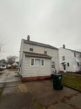 9002 S Highland Ave in Garfield Heights, OH - Foto de edificio - Building Photo