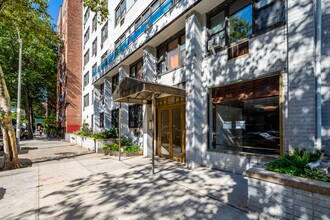 Kinsor Tower in Brooklyn, NY - Foto de edificio - Building Photo