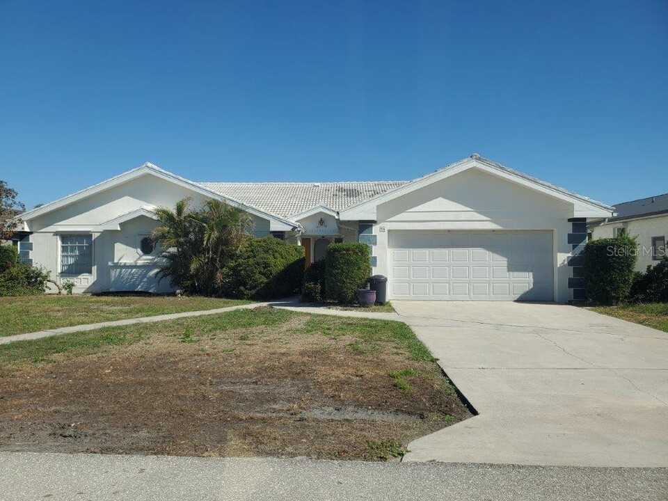 96 Hibiscus Dr in Punta Gorda, FL - Building Photo